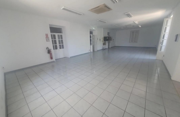 Location Local commercial 97410