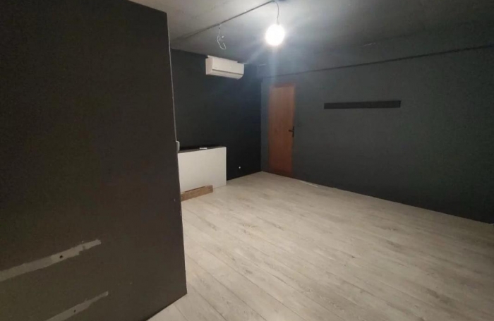 Location Local commercial 140m&sup2; 2 pi&#232;ces Saint-Pierre