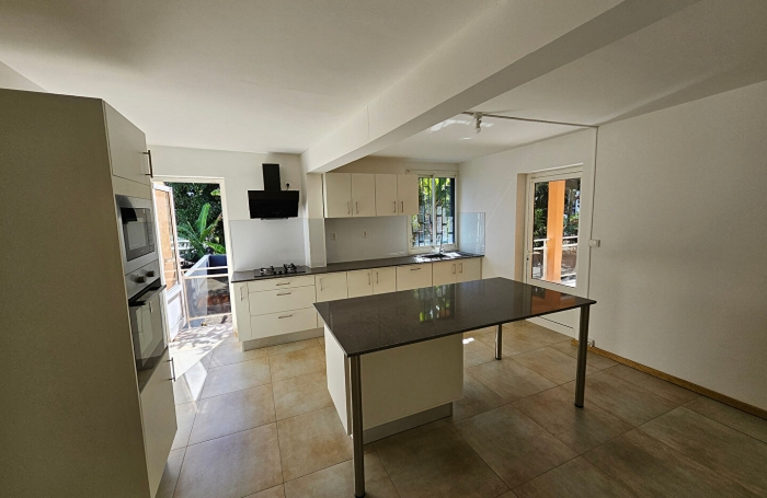 Vente Appartement 144.18m&sup2; 4 pi&egrave;ces Sainte Clotilde