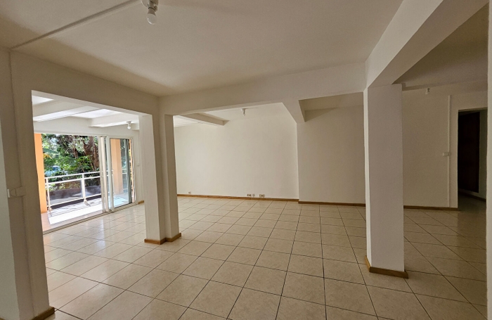 Vente Appartement 144.18m&sup2; 4 pi&egrave;ces Sainte Clotilde