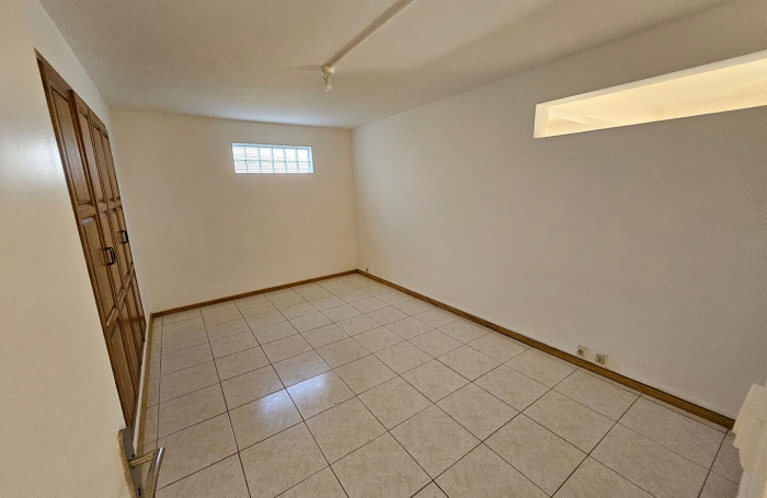 Vente Appartement 144.18m&sup2; 4 pi&egrave;ces Sainte Clotilde