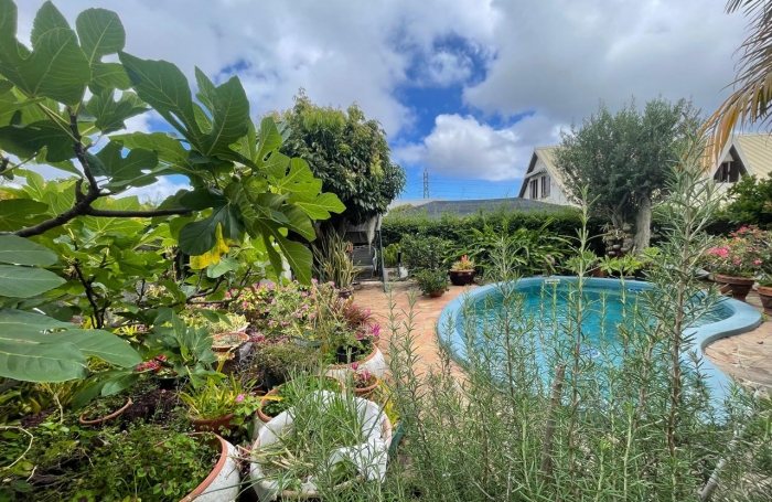 À vendre : Villa spacieuse de 240 m2 à Sainte Clotilde, secteur Bois de Nèfles