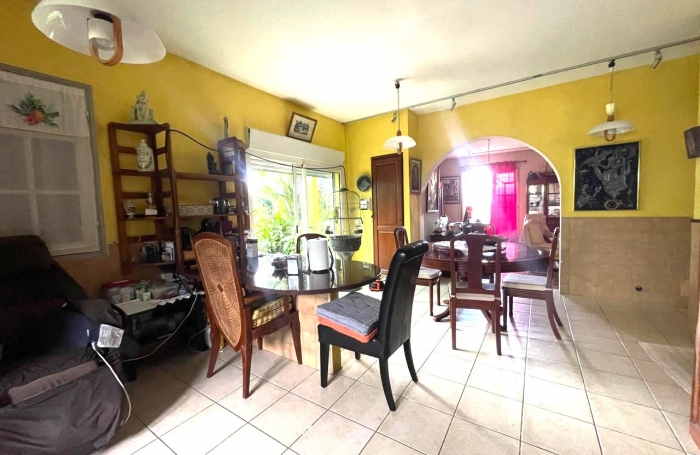 À vendre : Villa spacieuse de 240 m2 à Sainte Clotilde, secteur Bois de Nèfles