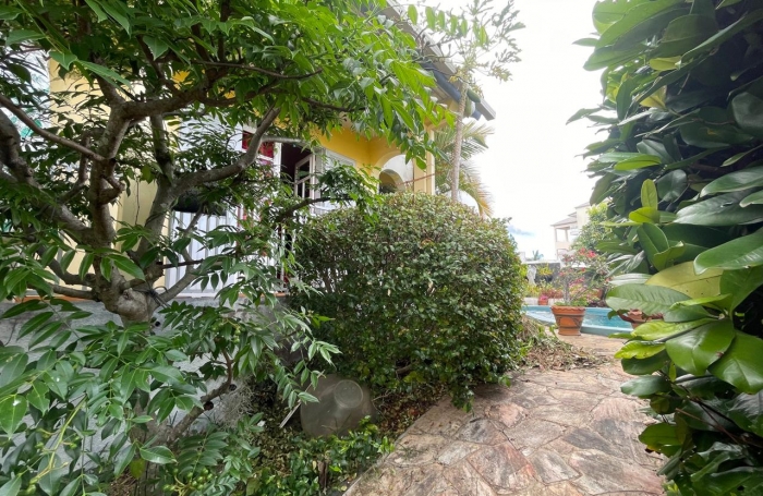 À vendre : Villa spacieuse de 240 m2 à Sainte Clotilde, secteur Bois de Nèfles