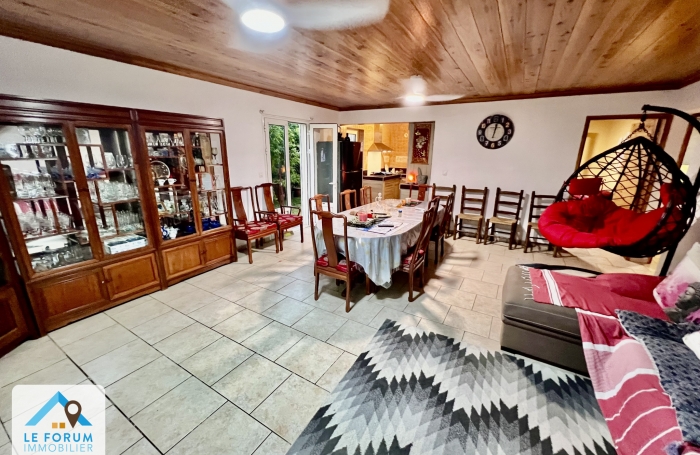 PETITE ILE 97429 - VILLA T4 - BEAUX VOLUMES - QUARTIER CALME - PROCHE COMMODIT&Eacute;S