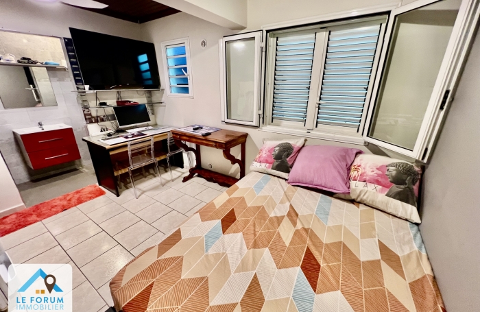 PETITE ILE 97429 - VILLA T4 - BEAUX VOLUMES - QUARTIER CALME - PROCHE COMMODIT&Eacute;S