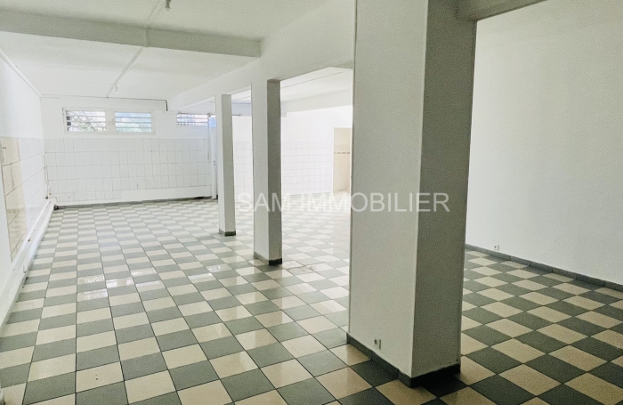 Location Local commercial 97400