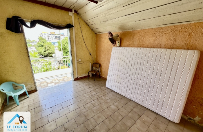 SAINT PIERRE (97410) - CHARMANTE VILLA T6 - À PROXIMITÉ IMMÉDIATE DU CENTRE VILLE