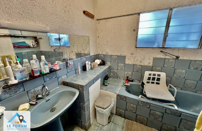 SAINT PIERRE (97410) - CHARMANTE VILLA T6 - À PROXIMITÉ IMMÉDIATE DU CENTRE VILLE