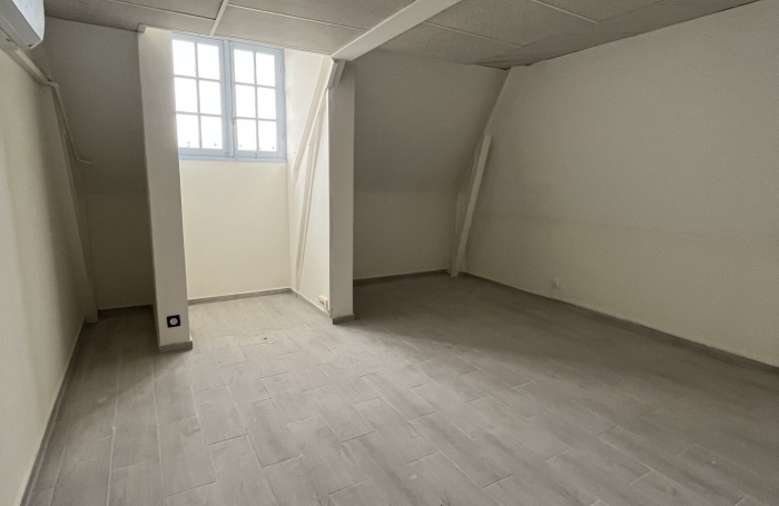 Local professionnel 120 m2 3è étage hyper centre Saint Denis