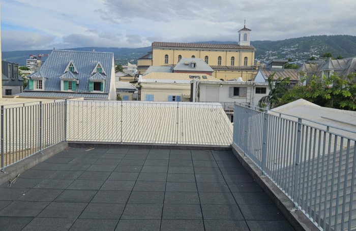 Local professionnel 77 m2 3è étage hyper centre Saint Denis