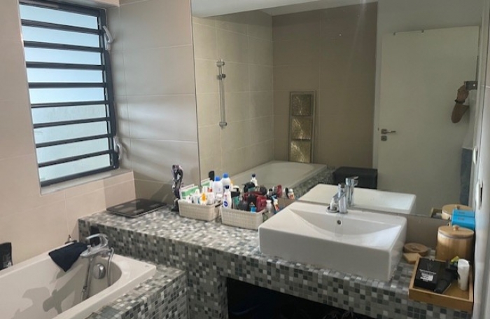 BEAU T3 AVEC VUE MER PITON ST LEU / PORTAIL