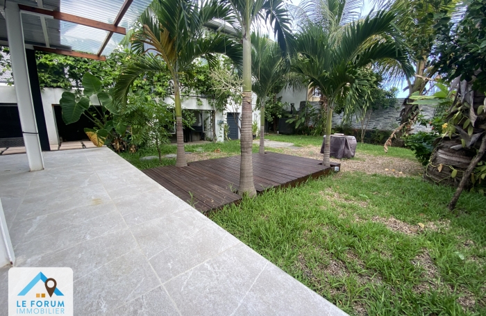 SAINT JOSEPH 97480 - VILLA TYPE F4 - BEAUX VOLUMES - QUARTIER R&Eacute;SIDENTIEL - PROCHE COMMODIT&Eacute;S