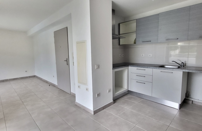 A vendre : T2 climatisé proche cité administrative