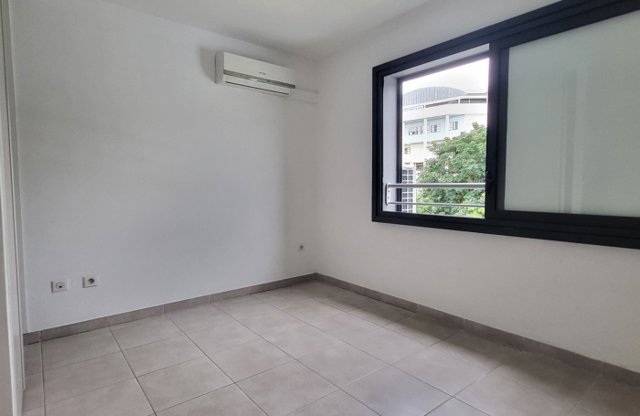 A vendre : T2 climatisé proche cité administrative