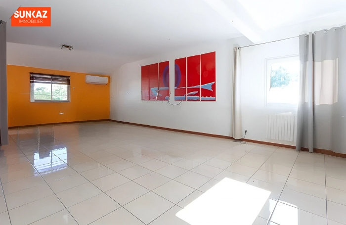 Location Local commercial 70m² 3 pièces Saint-Pierre