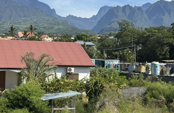 DUPLEX SAINT PIERRE 70M2  AVEC 2 VARANGUES ET 2 PLACES DE PARKING