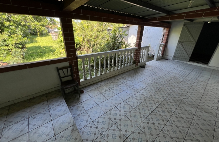 TAMPON 97430 - MAISON DE PLAIN PIED À RAFRAÎCHIR - SECTEUR PRISÉ