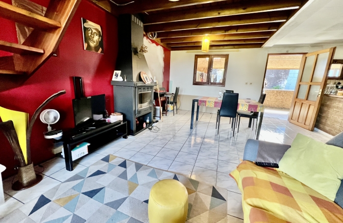 SAINT JOSEPH 97480 - MAISON F3/4 ENTRETENUE ET AGREABLE - MEZZANINE