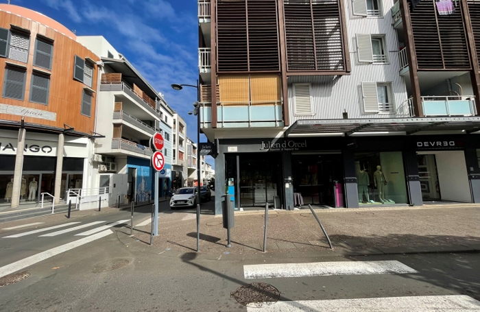 Vente Local professionnel 96.01m² Saint-Pierre
