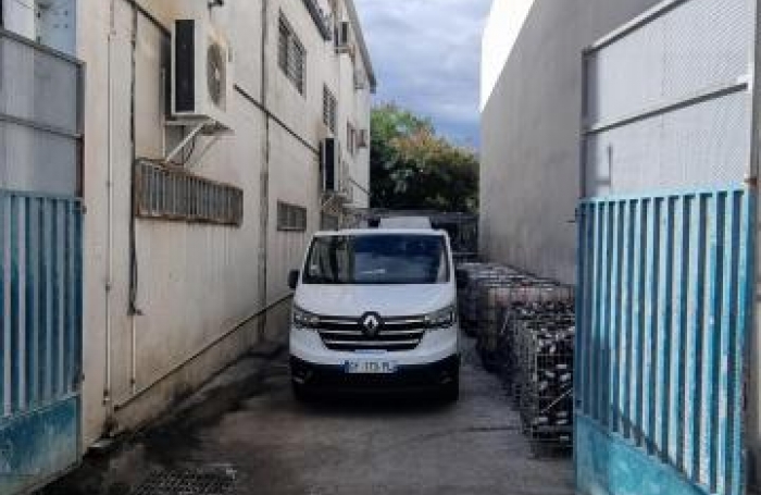 Location Local commercial 1500m&sup2; 1 pi&#232;ce Le Port