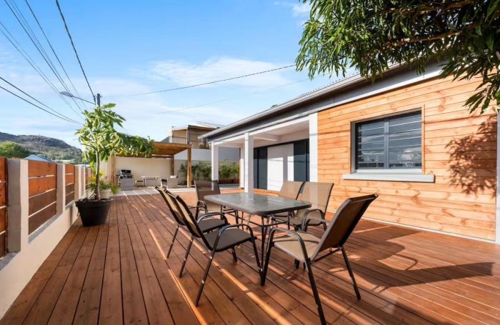 Vente Maison 130m&sup2; 4 pi&#232;ces Saint Gilles les Bains