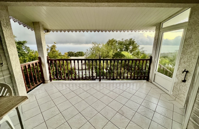 PETITE ILE 97429 - VILLA F3 + SOUS SOL AMÉNAGÉ - CONFORTABLE - SPACIEUSE - QUARTIER CALME