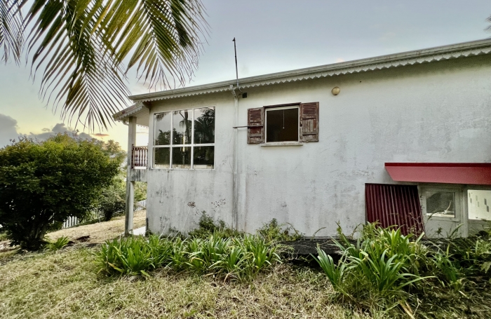 PETITE ILE 97429 - VILLA F3 + SOUS SOL AMÉNAGÉ - CONFORTABLE - SPACIEUSE - QUARTIER CALME