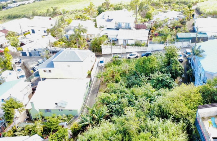 SAINT LEU 97424 - TERRAIN  BIEN PROPORTIONNÉ - SECTEUR RECHERCHÉ