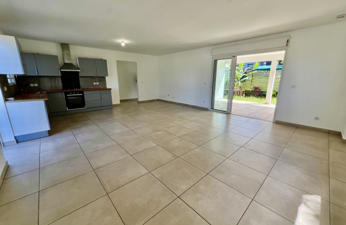 SAINT PHILIPPE 97442 - VILLA F4 DE PLAIN PIED - FONCTIONNELLE - BEAUX VOLUMES - PROCHE CENTRE