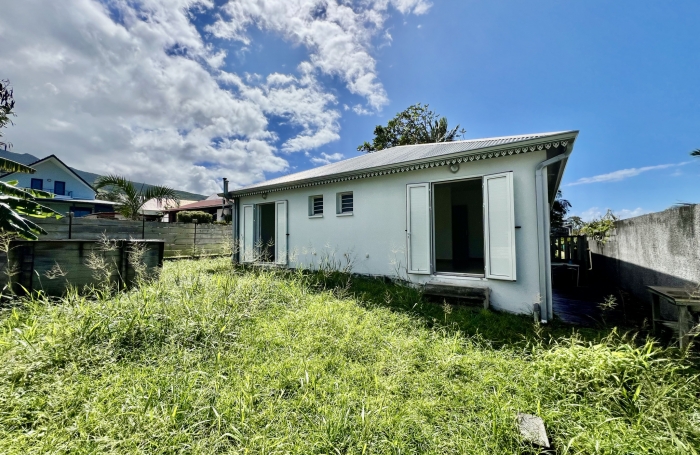 SAINT PHILIPPE 97442 - VILLA F4 DE PLAIN PIED - FONCTIONNELLE - BEAUX VOLUMES - PROCHE CENTRE