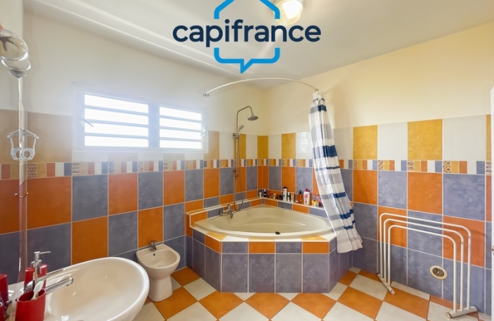 Vente Maison 197m&sup2; 8 pi&#232;ces Sainte Suzanne