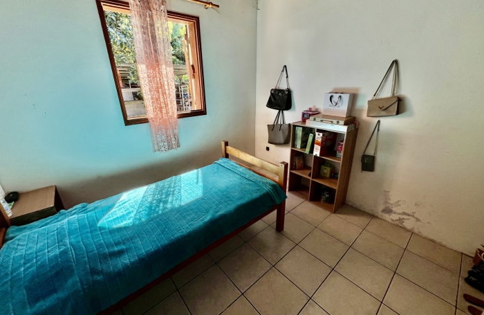 SAINT JOSEPH 97480 - MAISON DE PLAIN PIED - RAFRAICHISSEMENT À PRÉVOIR - PROCHE ECOLES