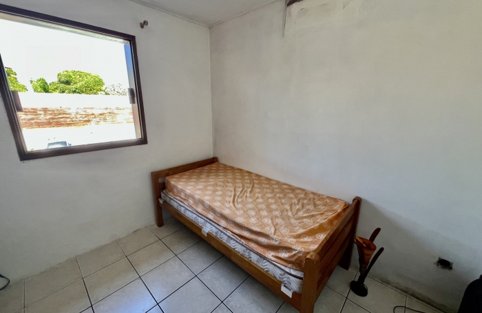 SAINT JOSEPH 97480 - MAISON DE PLAIN PIED - RAFRAICHISSEMENT À PRÉVOIR - PROCHE ECOLES