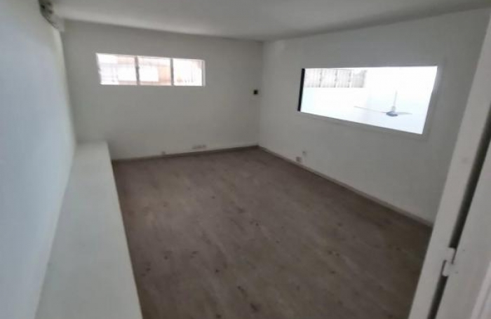 Location Local commercial 75m&sup2; 2 pi&#232;ces Saint Paul