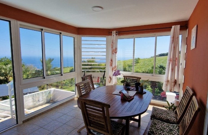 A VENDRE - Villa F4 &agrave; &eacute;tage avec piscine &agrave; Petite-Ile - 462000&euro; FAI