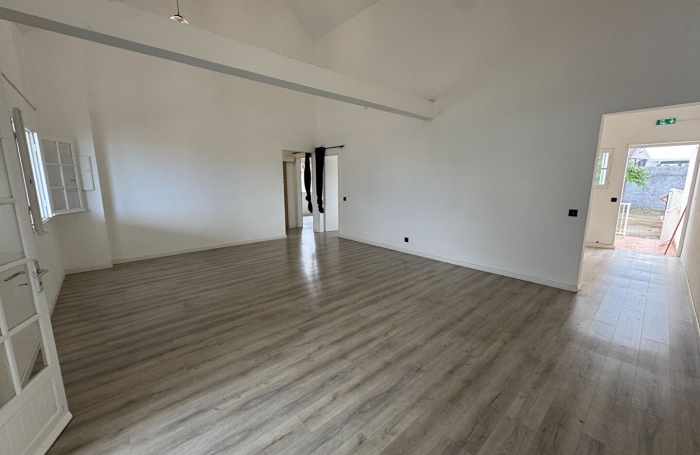 Location Local commercial 106m² 5 pièces Sainte Clotilde
