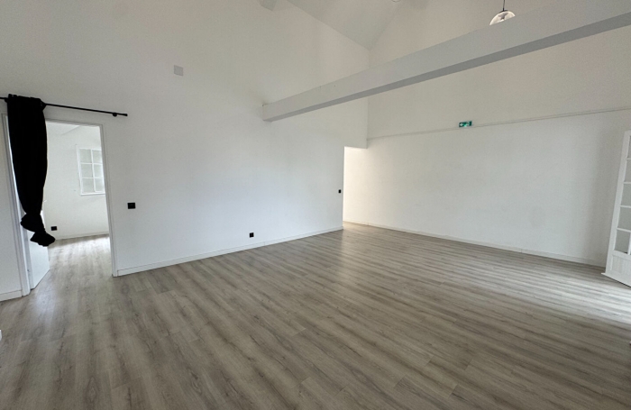 Location Local commercial 106m² 5 pièces Sainte Clotilde