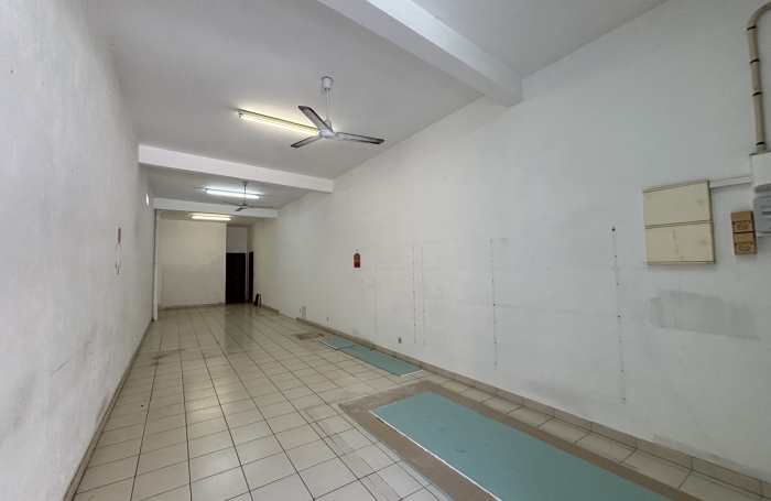 À LOUER - LOCAL COMMERCIAL - SAINT-LOUIS