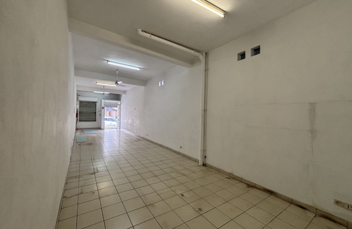 À LOUER - LOCAL COMMERCIAL - SAINT-LOUIS