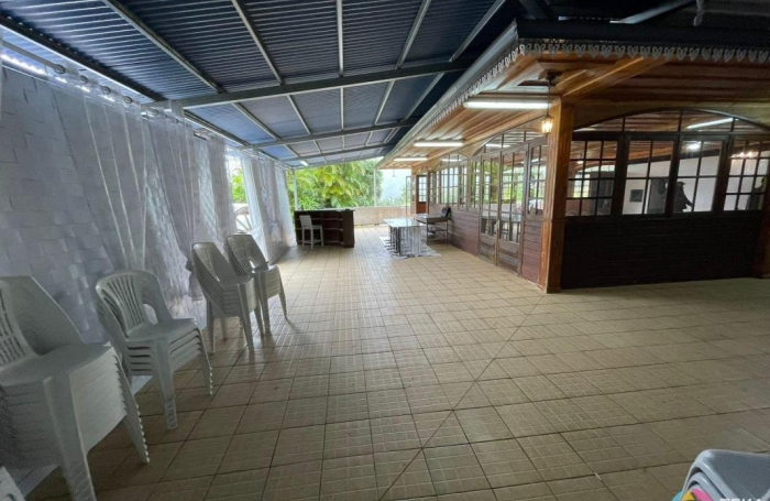 Location Local commercial 316m&sup2; 2 pi&#232;ces Saint-Benoît