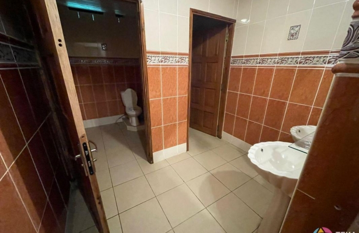 Location Local commercial 316m&sup2; 2 pi&#232;ces Saint-Benoît