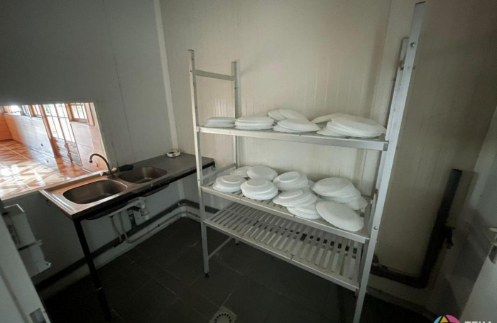 Location Local commercial 316m&sup2; 2 pi&#232;ces Saint-Benoît