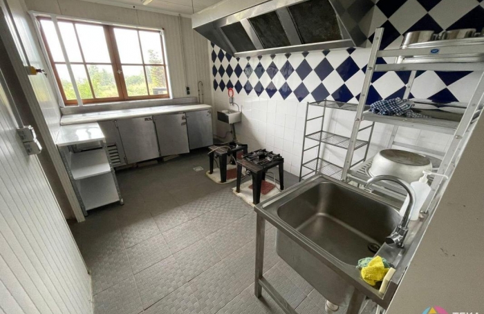 Location Local commercial 316m&sup2; 2 pi&#232;ces Saint-Benoît