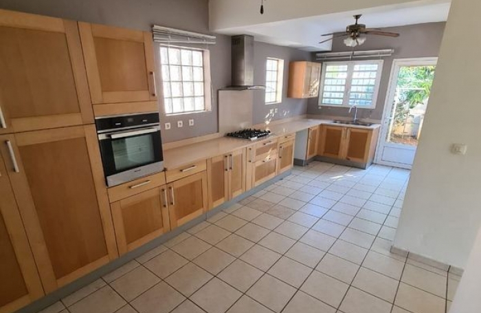 Vente Maison 102.41m&sup2; 5 pi&#232;ces Sainte Suzanne