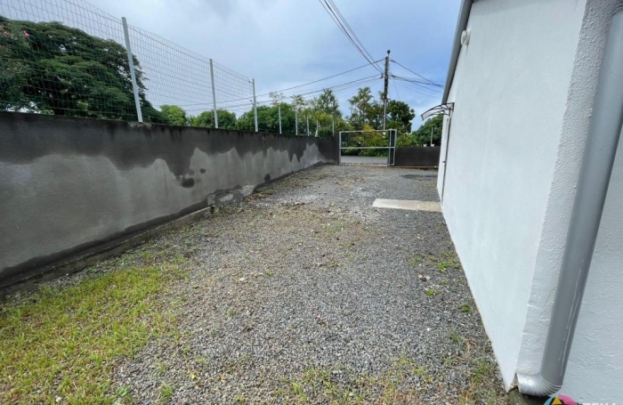Location Local commercial 85m&sup2; 3 pièces Saint-Pierre