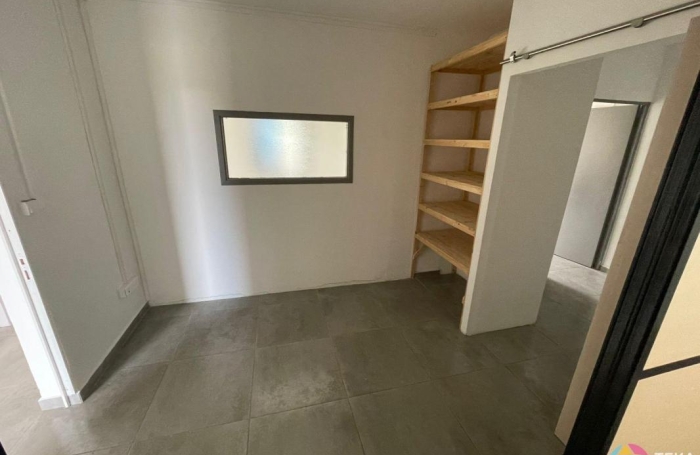 Location Local commercial 85m&sup2; 3 pièces Saint-Pierre