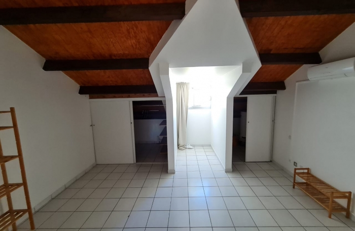 Vente Appartement 69.73m&sup2; 3 pi&#232;ces Saint Gilles les Bains