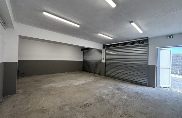 À LOUER - LOCAL COMMERCIAL - SAINT-PIERRE