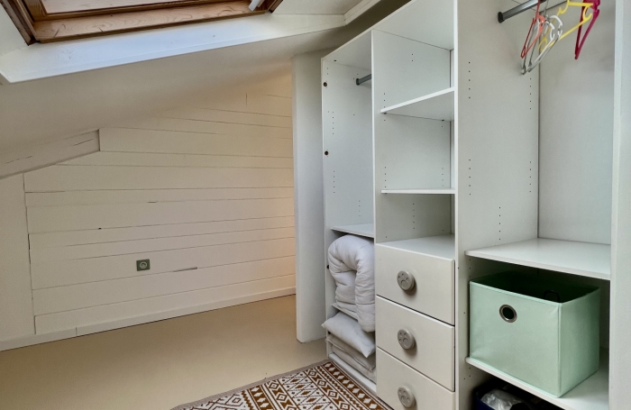 TAMPON 97430 - VILLA ATYPIQUE - BEAUX VOLUMES - VASTE PARCELLE - QUARTIER RÉSIDENTIEL